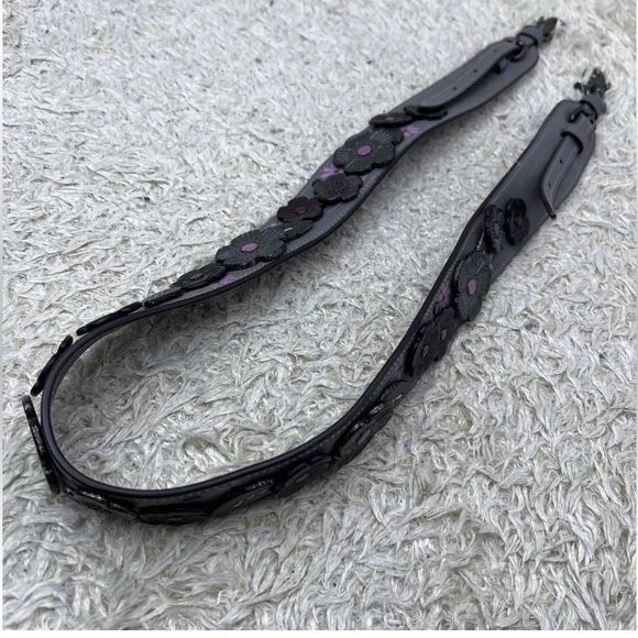 ISO A MATCHING COACH TEA ROSE SHOULDER STRAP TO match THIS TEA ROSE DINKY BAG - Picture 6 of 14